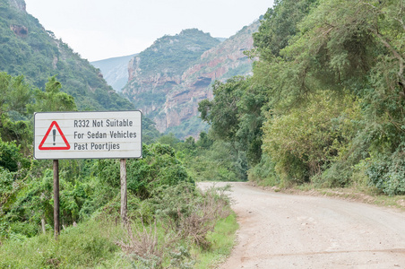 在 Baviaanskloof 中的警告标志