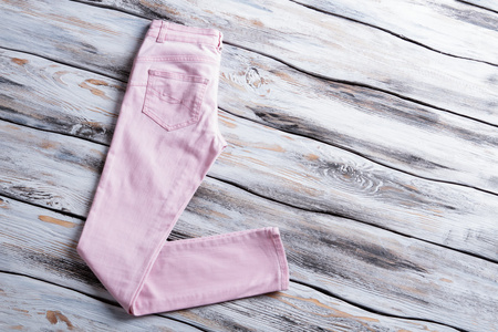 淡粉色女裤子图片