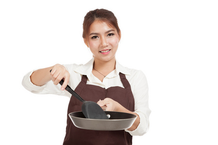 亚洲女孩厨师用平底锅