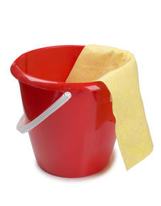 红色的塑料桶