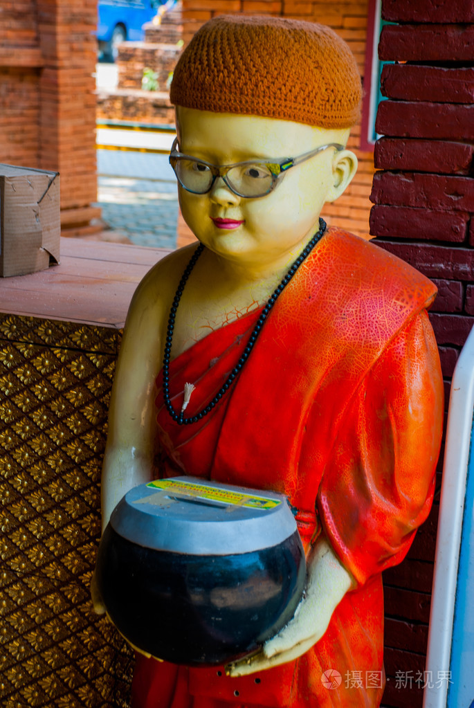 戴着眼镜的和尚.泰国.清迈