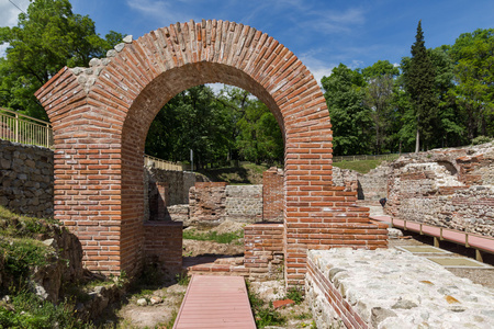 罗马浴在古代 Diocletianopolis，Hisarya，保加利亚镇入口处