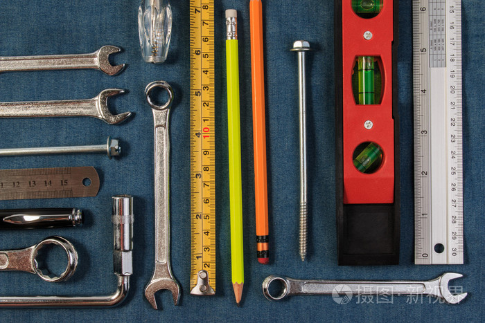 对牛仔布工人扳手工具