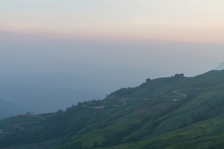 在山的路