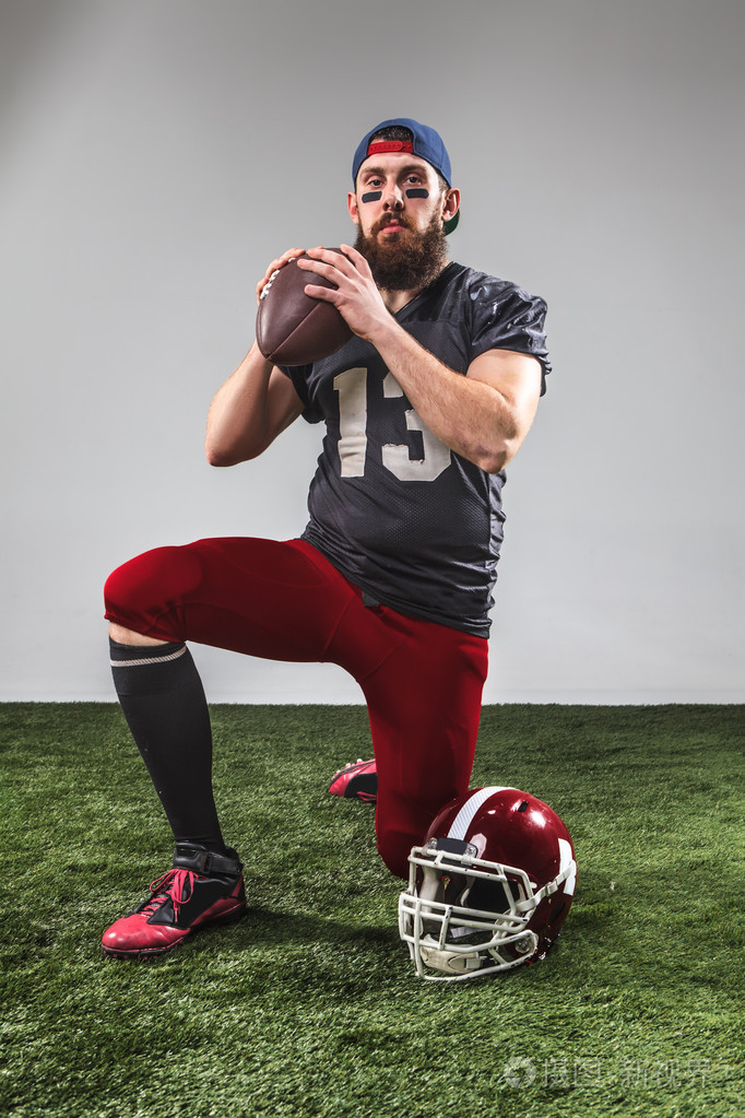 美式足球球员与球