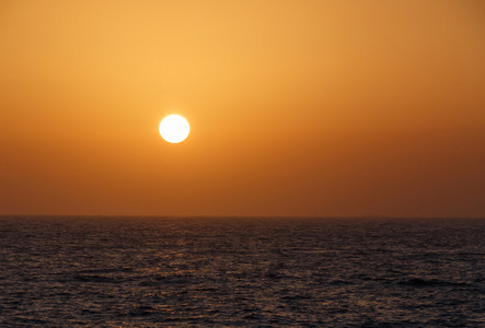 在阿拉伯湾的日落