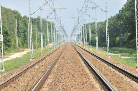 电力牵引.列车轨道照片