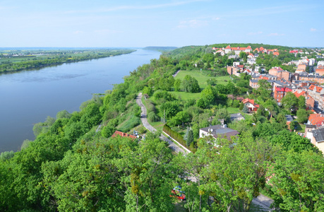 如诗如画的城市景观的格鲁琼兹在波兰维斯杜拉河上