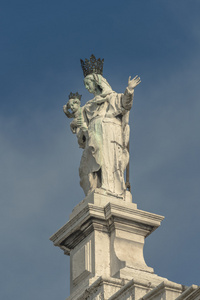 在大教堂的圣玛丽亚雕像圣玛丽亚 della 致敬，V