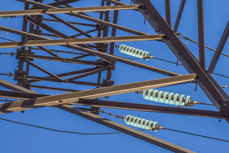 电线上的电气绝缘体照片