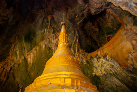 金色的舍利塔，神圣的洞内。自置居所津贴是缅甸。缅甸