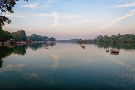 拉贾斯坦邦比卡内尔附近加伊纳湖的日出
