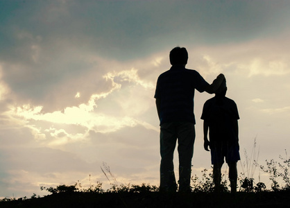 父子剪影图片