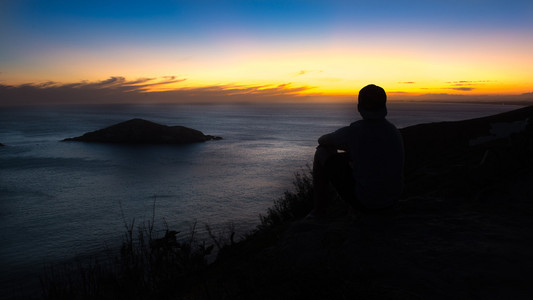 夕阳照片男生图片