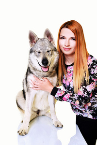 捷克斯洛伐克的狼狗的女人图片