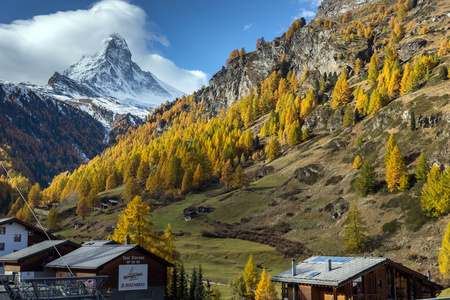 山的马特宏峰，瑞士的秋天风景