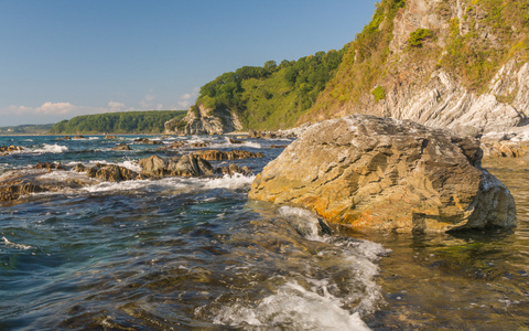 海和山。夏季