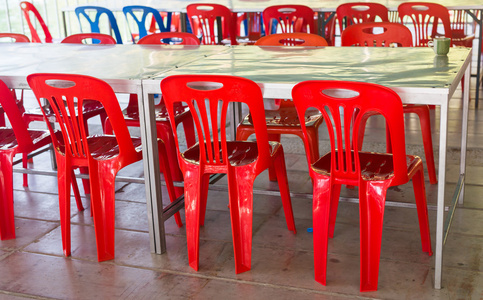 内政部公共用餐区与 colourul 塑料桌椅