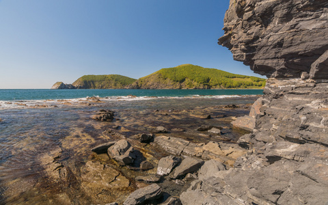 海和山。夏季