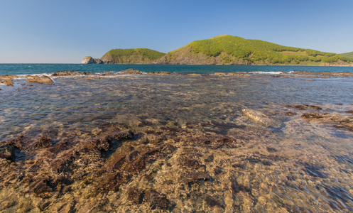 海和山。夏季