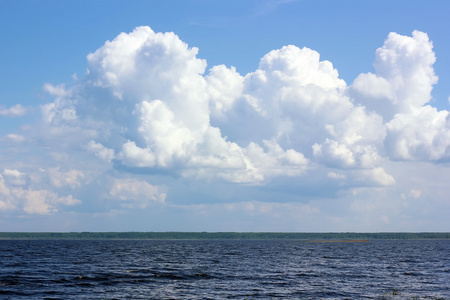 海和天空与云彩