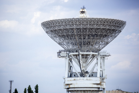 被遗弃的雷达基地照片