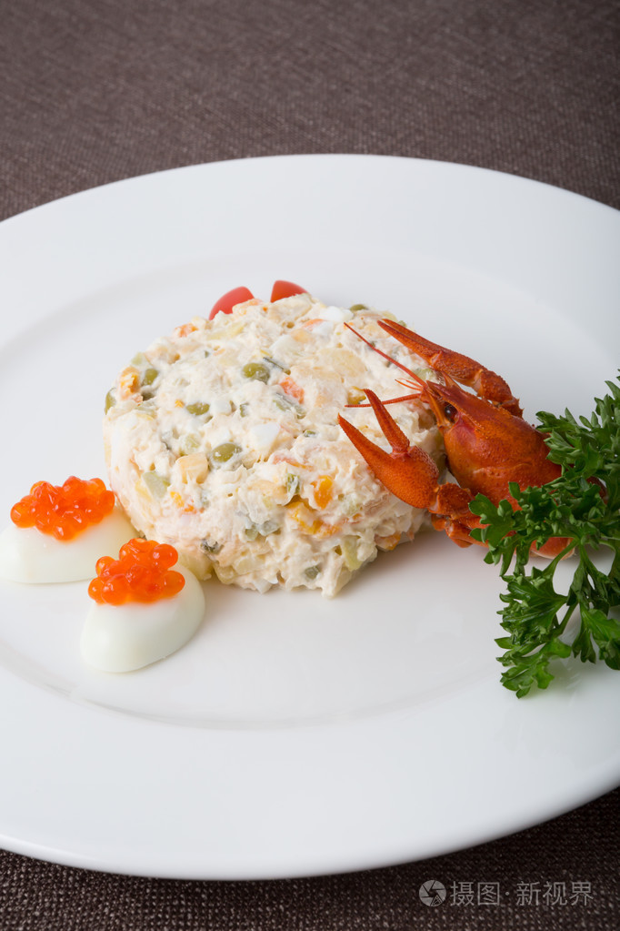 俄罗斯沙拉配小龙虾