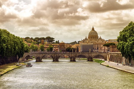 台伯河 庞圣安杰洛和圣彼得大教堂，罗马，意大利