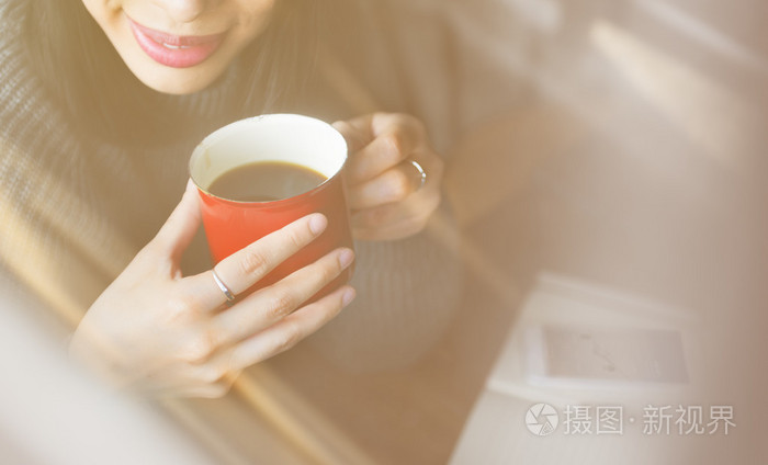 喝咖啡的女人