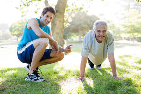 损益 公园 身体 中间 健身 白种人 老年人 成人 运动型