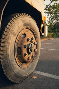 回收 牵引 橡胶 轮胎 车辆 土壤 运输 汽车 习惯于 圆圈