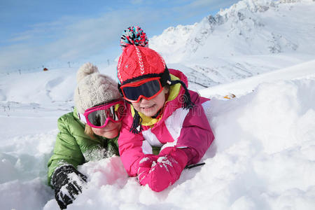 姐妹 求助 游戏时间 阿尔卑斯山 运动 男孩 女孩 法国
