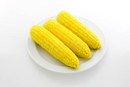 白色背景下分离的玉米