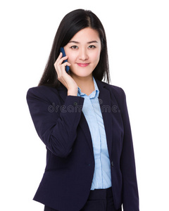女商人与手机通话