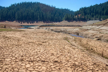 干涸的湖床图片
