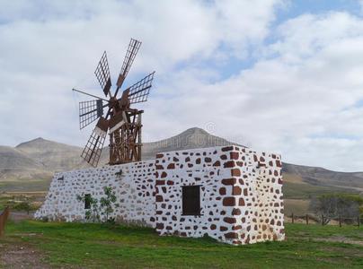 在Fuerteventura上有六个翅膀的木制磨坊