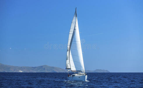 夏天 游艇 太阳 海洋 波动 旅行 航海 运动 奢侈 自由