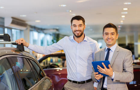 汽车 男人 购买 代表 经理 小工具 商业 消费者 促进