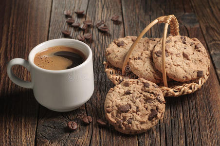 咖啡和饼干加巧克力