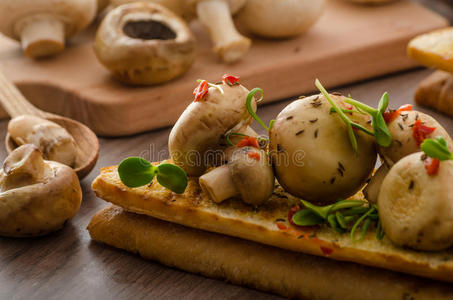 烤野蘑菇