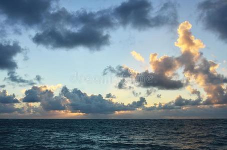 放松 天空 假日 日落 傍晚 美女 加勒比 太阳 黄昏 海滩