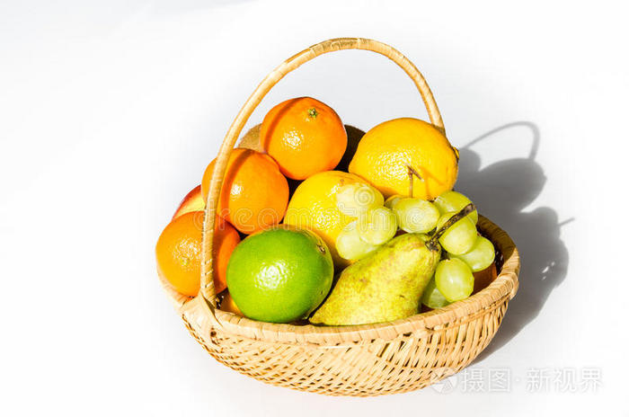 篮子里的柑橘类水果