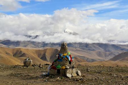 小山 佛塔 亚洲 山坡 全景图 喇嘛教 大乘 喜马拉雅山