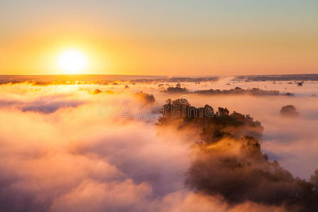 风景 小山 自然 颜色 早晨 全景图 傍晚 朦胧 秋天 教堂