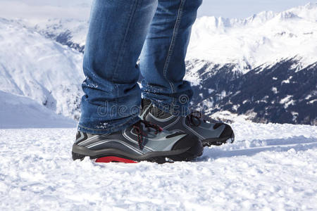 阿尔卑斯山 雪鞋 奥地利 旅游业 冬天 牛仔裤 假期 寒冷的