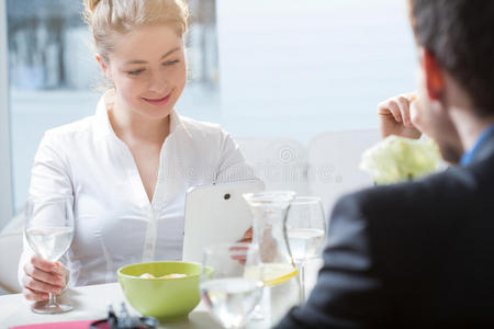 男人 企业家 约会 午餐 会议 商人 职业 同事 工作 女商人