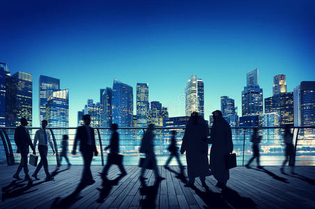 商务人士全球通勤步行城市概念