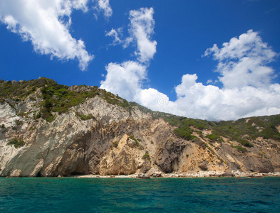 扎金索斯岛上的蓝色洞穴