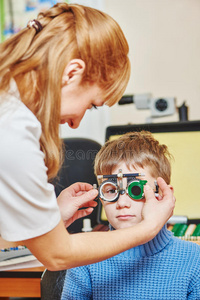 眼科诊所的眼睛检查