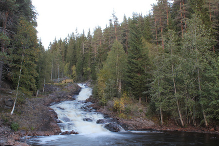 长时间曝光的瀑布在瑞典图片